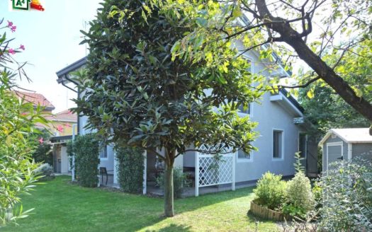 Vigevano, recente villa con giardino – classe energetica A4  (GAS FREE)