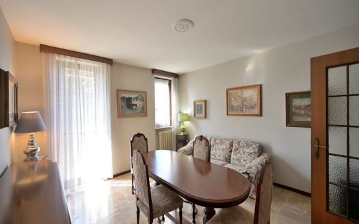 Motta Visconti, ampio bilocale più servizi e balconi