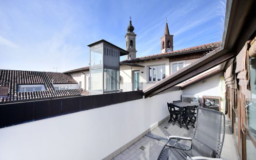 Abbiategrasso centro, ampio trilocale con terrazzo