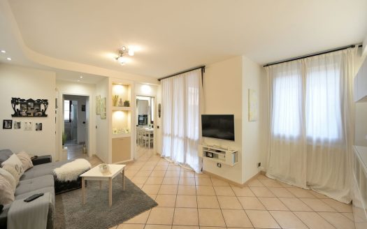 Abbiategrasso, ottimo trilocale più doppi servizi e giardino privato