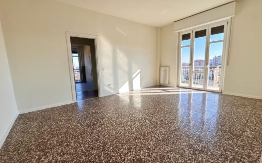 Abbiategrasso, ampio e luminoso trilocale più servizi e poss. box