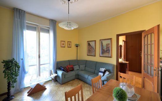 Magenta, libero trilocale più servizi, balcone, cantina e box